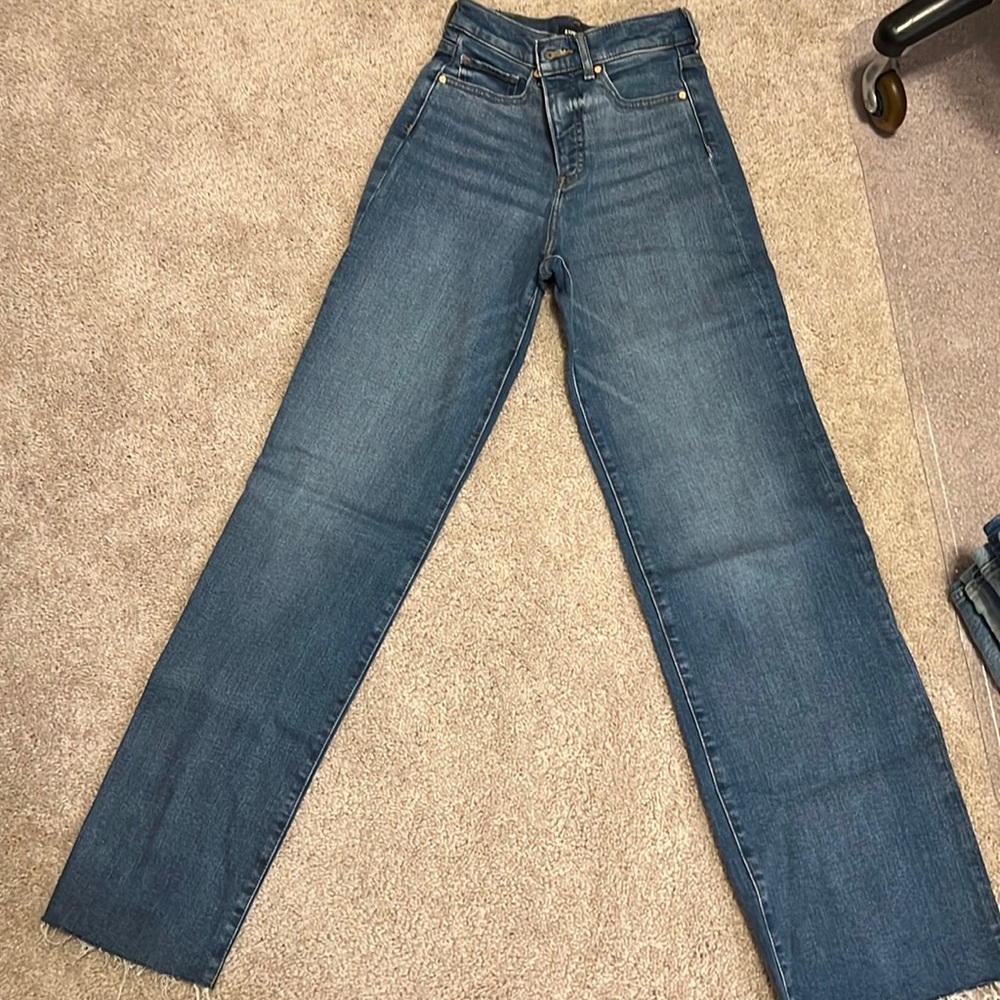 Never worn. Took the tag off thinking im gonna wear them. Brand new.
